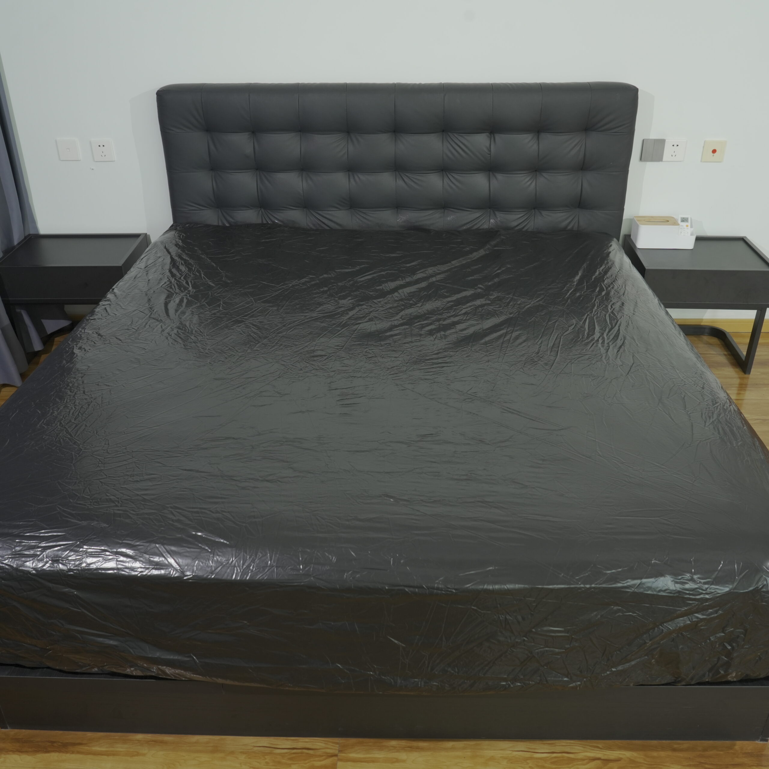 Black PVC Vinyl Waterproof Fitted Sheet detail image 1 Black PVC Vinyl Waterproof Fitted Sheet detail image 1