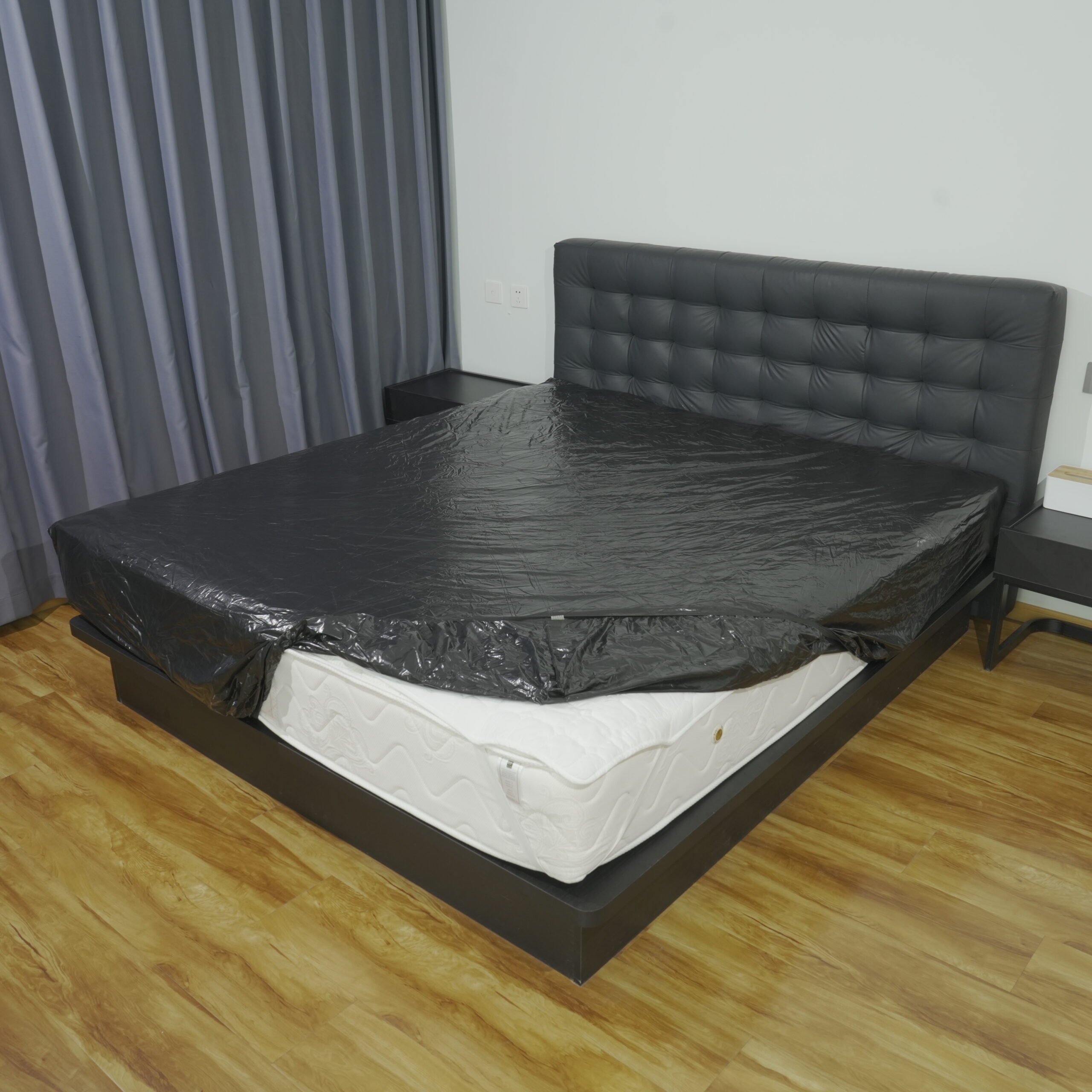 Black PVC Vinyl Waterproof Fitted Sheet detail image 8 Black PVC Vinyl Waterproof Fitted Sheet detail image 8
