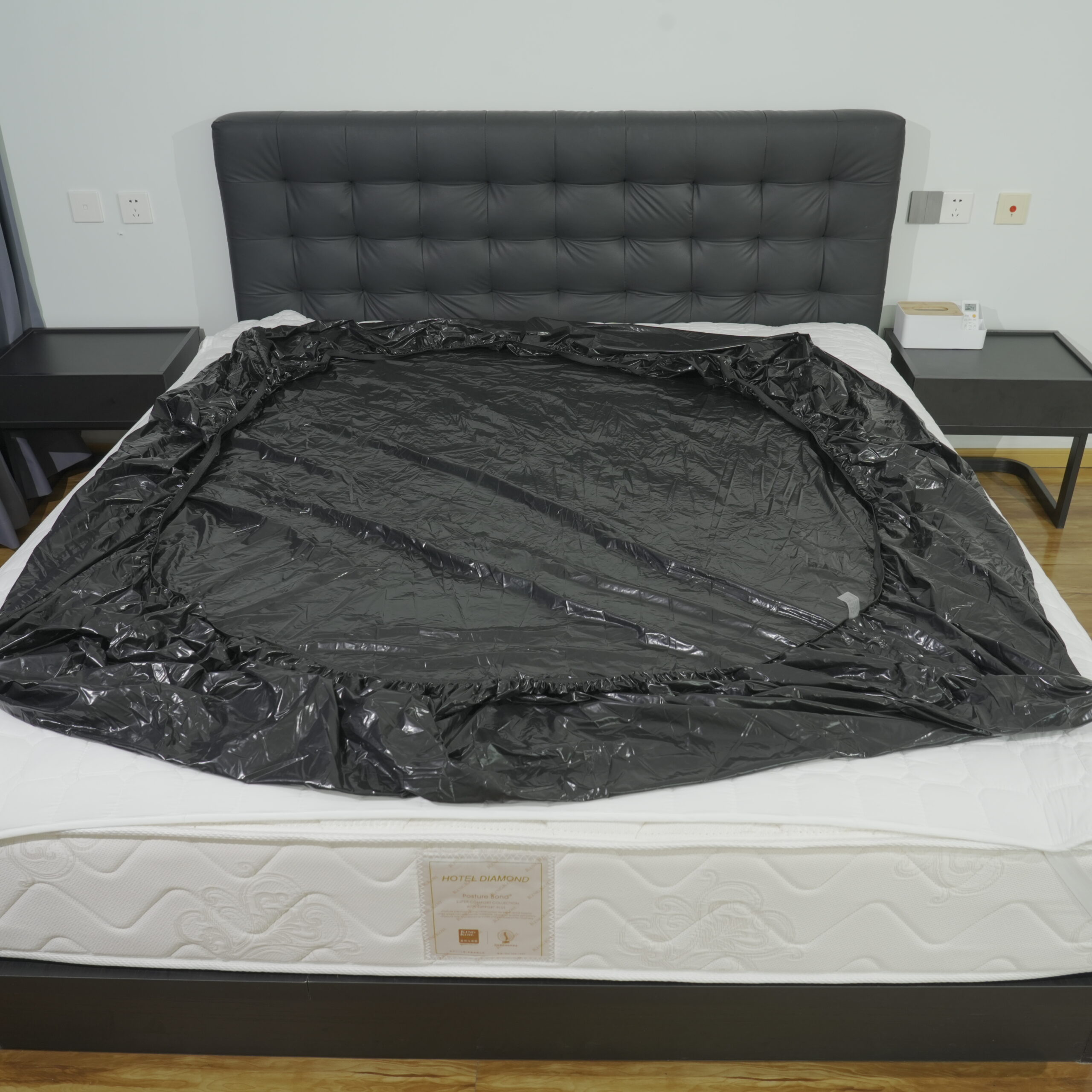 Black PVC Vinyl Waterproof Fitted Sheet detail image 9 Black PVC Vinyl Waterproof Fitted Sheet detail image 9